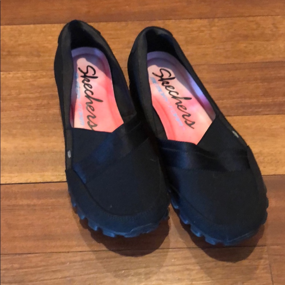 Size 7 Sketchers memory foam shoes